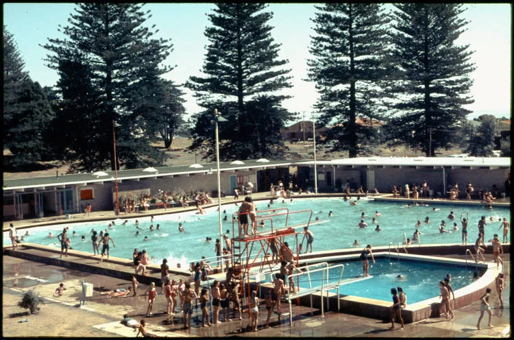 Onehunga War Memorial Pool, Jellicoe Park, 1974