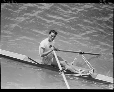 Image: Winner of single scull, 1950 British Empire Games, Lake Karapiro
