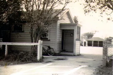 Image: Exterior of Dental Clinic, Shannon School, c.1950