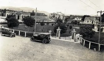 Martinborough Memorial Square : photographs