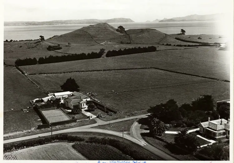 Houses and mountain, Māngere, 1949