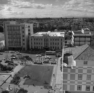 Image: Hamilton Chief Post Office and Bank of New Zealand