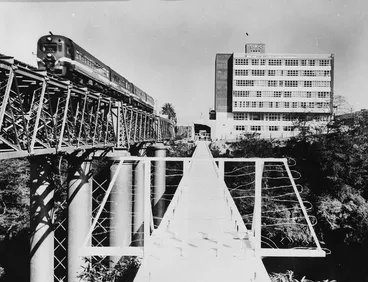 Image: Construction - new Hamilton new Railway Bridge and Claudelands Bridge