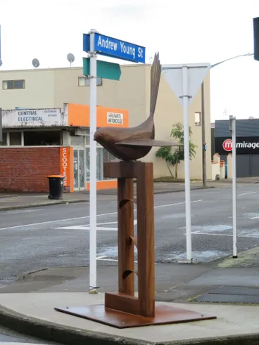 Image: Bird sculpture by Paul Dibble