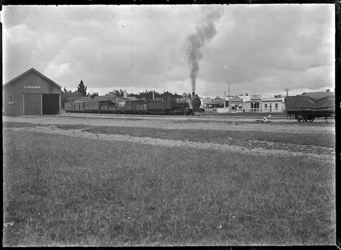 Steam locomotive and train at Lumsden Railway Station.