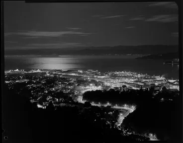 Image: Wellington Harbour at night