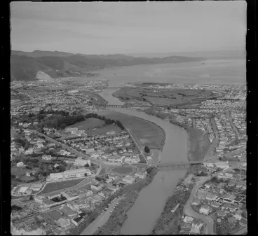 Image: View south over Lower Hutt with the Ewen Street Bridge to the suburbs of (L to R) Seaview and Petone, with the Hutt River and Wellington Harbour beyond