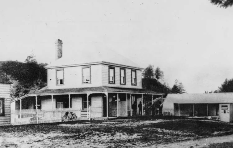 Albany hotel, the Bridge Inn.