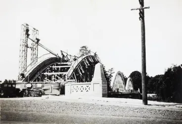 Image: Fairfield Bridge under construction