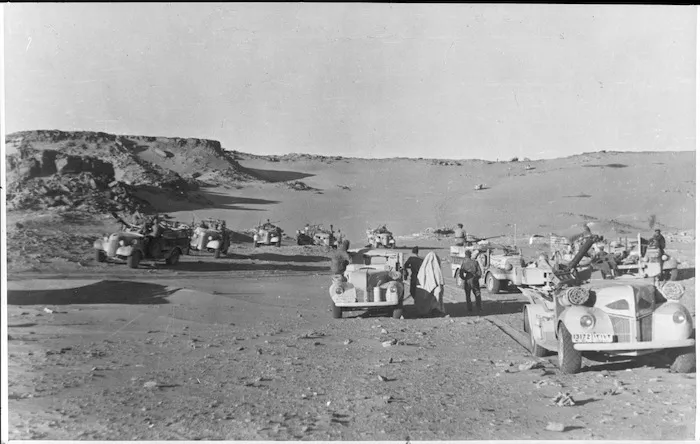 LRDG patrol halted in the desert, Libya