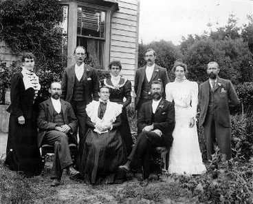 Image: Welch family group at Laurel Hall, Taita