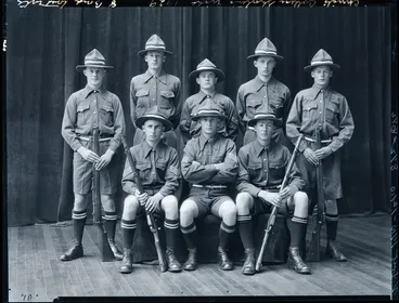 Image: Film Negative: Christ's College shooting eight 1929