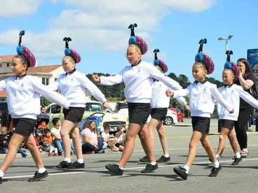Image: Marching girls