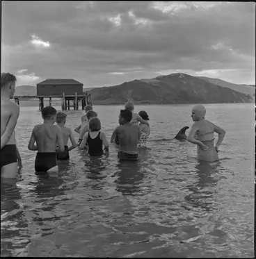 Image: Crowd in the water, Opononi