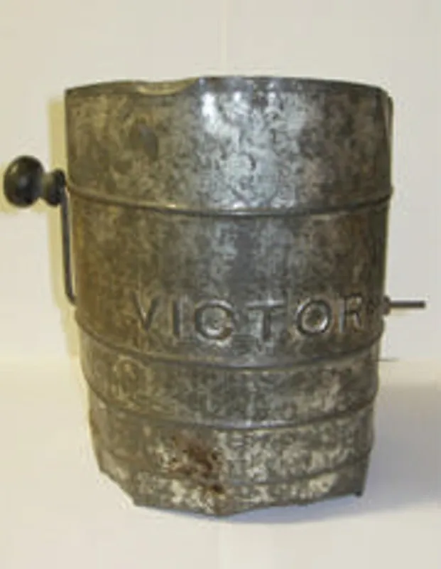 Flour Sifter (Victor)