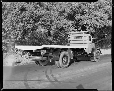 Image: Unidentified truck, photographed for the Shell Company