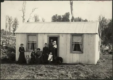 Image: Unidentified family, Utuwai