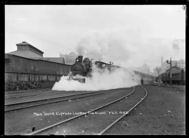 Image: Main Trunk Railway Express Leaving, Auckland