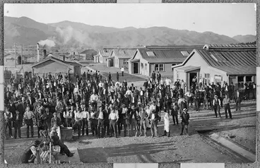 Image: Group of men, Featherston Military Camp