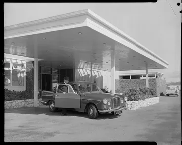 Image: Catts Patterson, Wolseley car