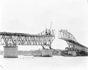 Image: [NZ AK - Harbour Bridge Construction. 300FR To Go]