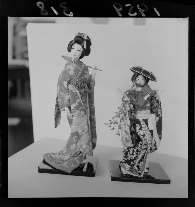 Two Japanese figurines in kimono