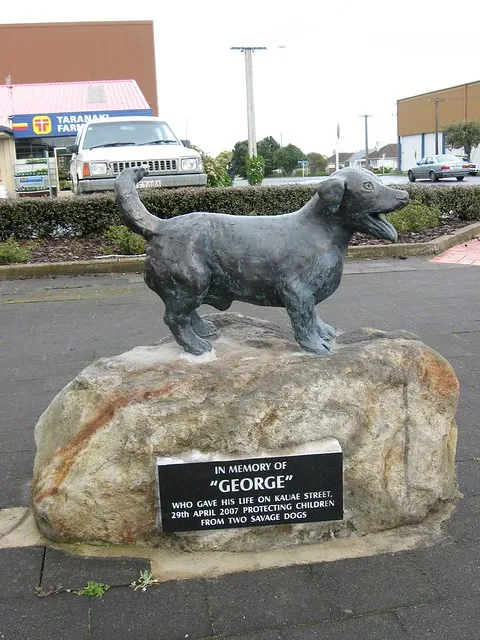 Dog statue, George, Manaia