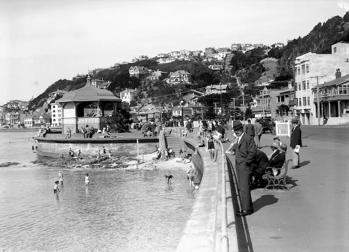 Oriental Parade and band rotunda, Wellington