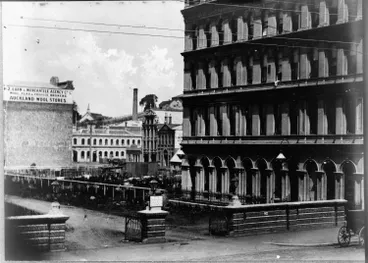 Image: Entrance to the Queen Street Railway Station