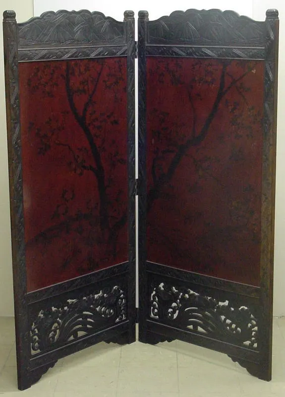 Two Leaf House Screen