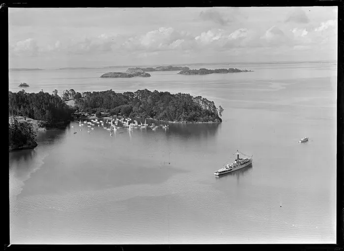 HMNZS Rotoiti, F625, at Royal New Zealand Yacht Squadron regatta, Kawau Island, Rodney District
