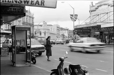 Image: Traffic on Karangahape Road, Auckland Central, 1990