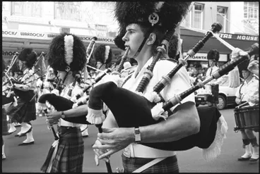 Image: Farmers Santa Parade, Queen Street, 1989