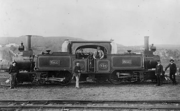 Wanganui E Class steam locomotive and railway workers