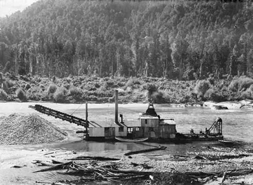 Gold dredge on the Buller River Image: Gold dredge on the Buller River