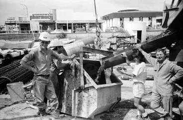 Image: Wairoa Bridge construction workers