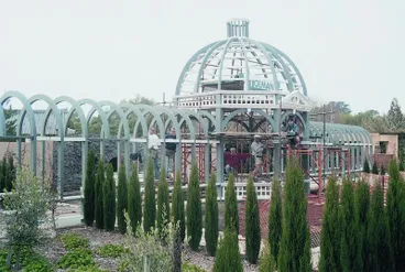 Image: Fletcher Construction Co Ltd: 2000 Hamilton - Trellis Arbor in Hamilton's Italian Garden