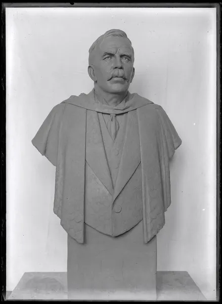 Ernest Rutherford bust