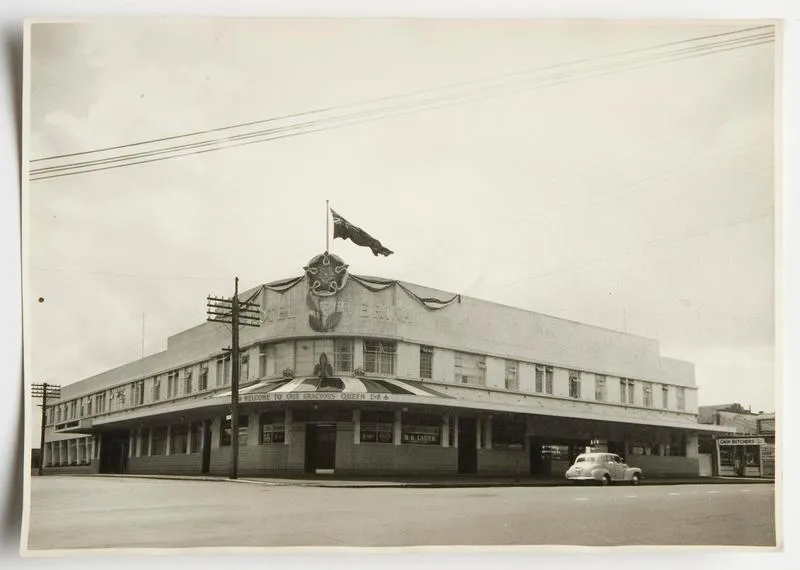 Photograph - Hotel Riverina, Hamilton