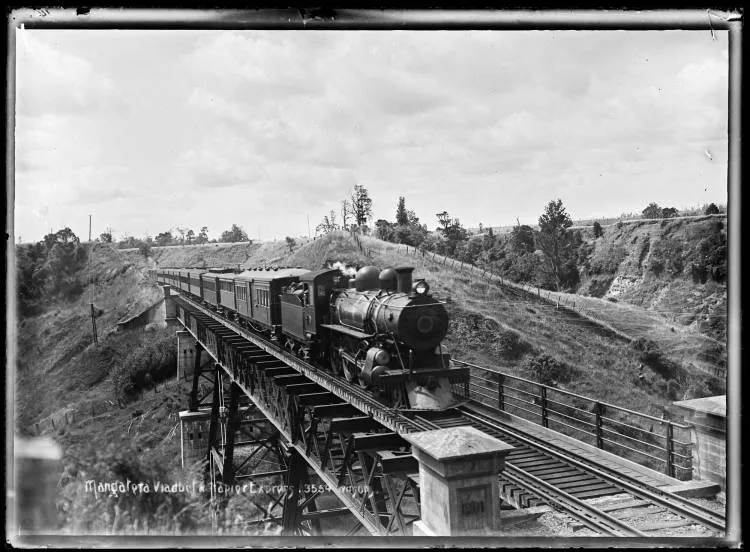 Mangatera Viaduct and Napier Express
