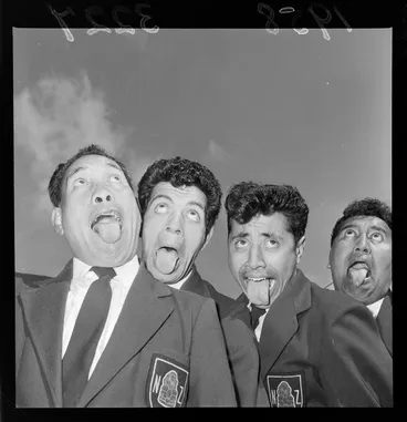 Image: Maori entertainers