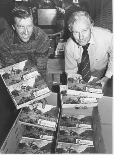Image: Packing Kiwifruit 1985 99 - 938