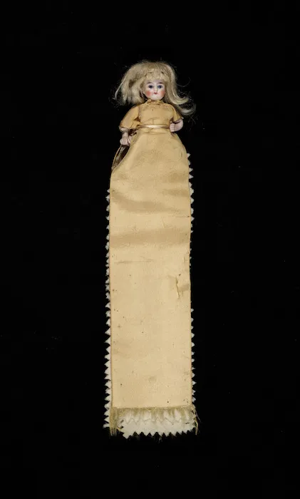 [Mansfield, Katherine] 1888-1923 :[Hussif doll. ca 1901 or 1902].