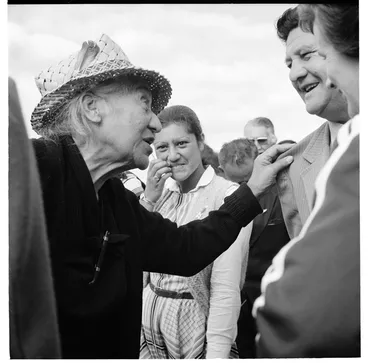 Image: Opening of Hoani Waititi Marae, Glen Eden, Auckland