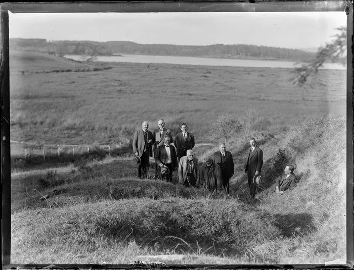 Two Māori Rangiriri veterans and government dignatories at memorial unveiling, 1927