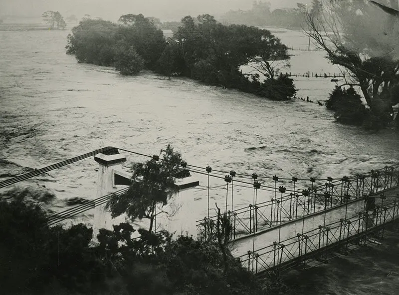 Flood, Maoribank suspension bridge.