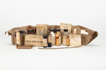 Image: Individual Medical Jungle Kit, M-1