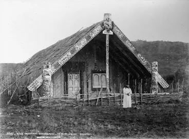 Image: View of the exterior of the whare puni belonging to King Tawhiao at Te Kuiti