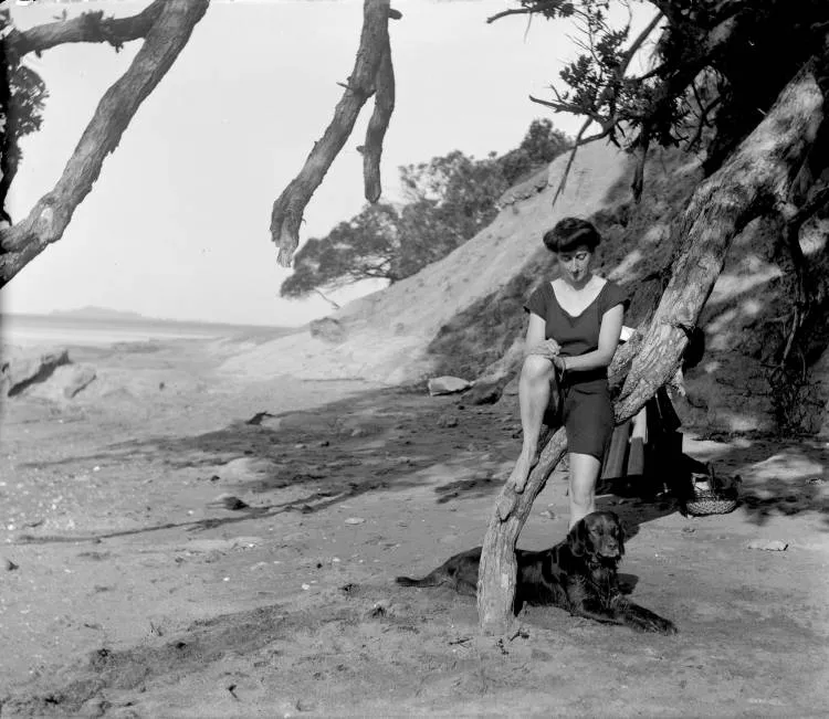 Evelyn Vaile on Narrow Neck beach, 1910