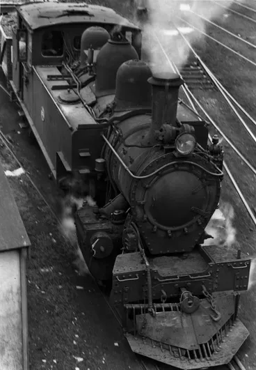 Image: Steam locomotive Ww 678, 1956